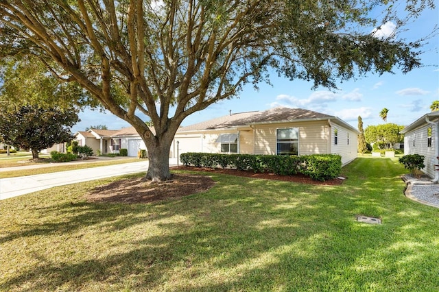 view of front facade featuring a front yard