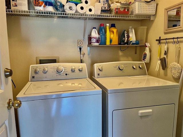 laundry room with washing machine and dryer