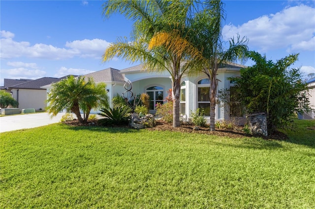 view of front of house with a front lawn