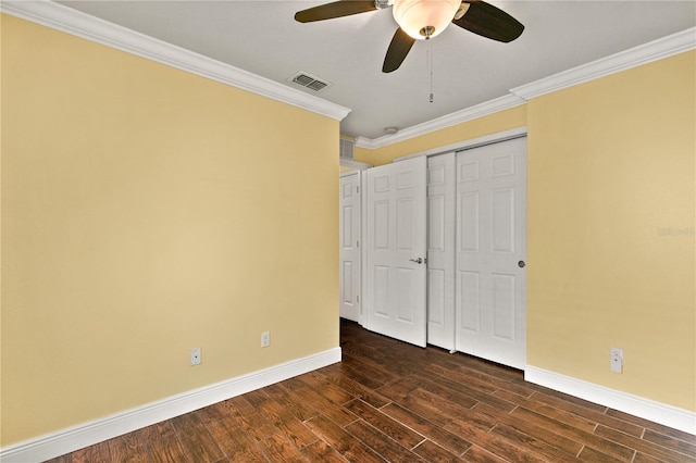 unfurnished bedroom featuring dark hardwood / wood-style floors, ceiling fan, ornamental molding, and a closet