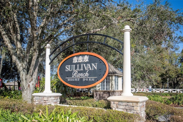 view of community / neighborhood sign