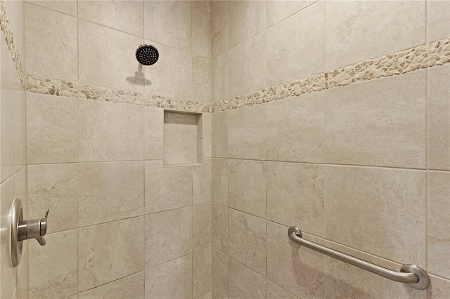 room details featuring a tile shower