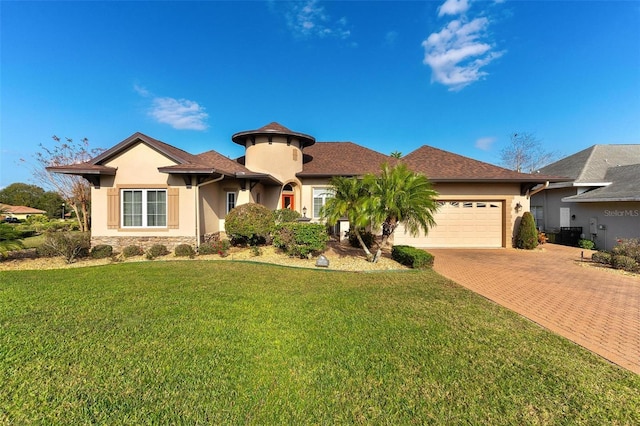 view of front of house featuring a front yard and a garage