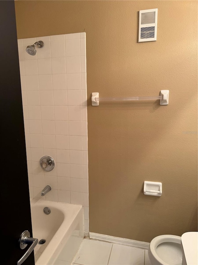 full bathroom with shower / bathtub combination, tile patterned flooring, toilet, visible vents, and baseboards