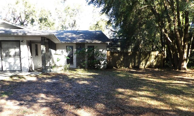 view of yard with a garage