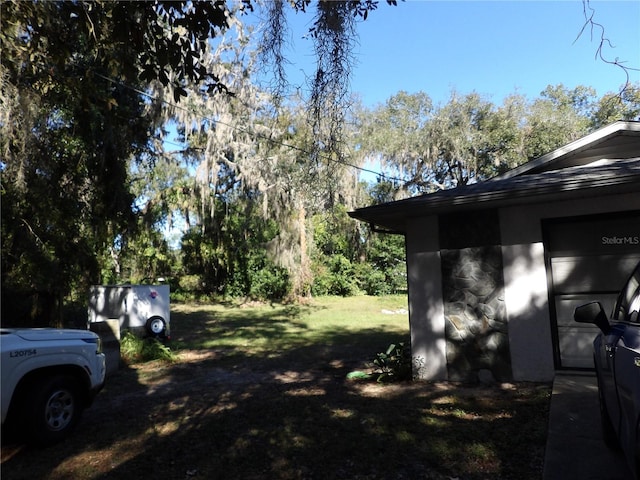 view of yard with a garage