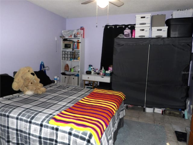 bedroom with ceiling fan