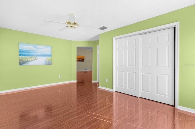 unfurnished bedroom with hardwood / wood-style flooring, ceiling fan, a textured ceiling, and a closet