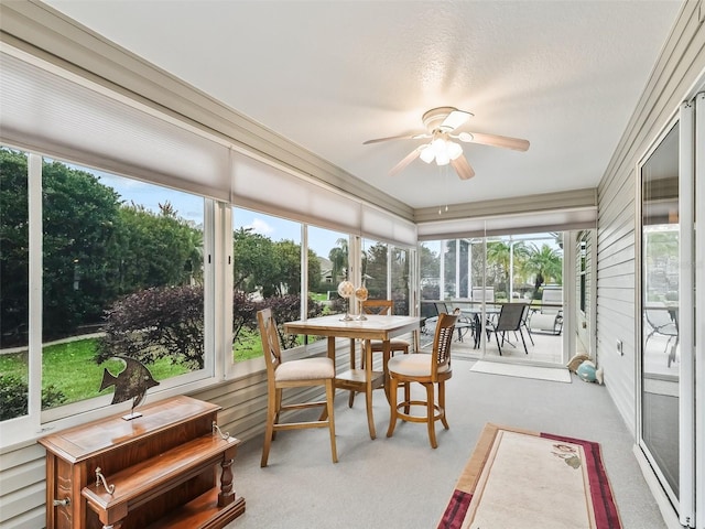 sunroom with ceiling fan