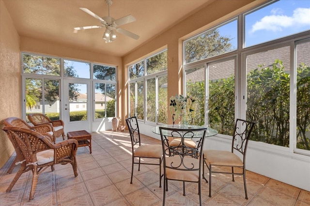 sunroom / solarium with ceiling fan