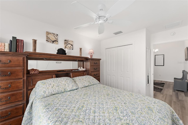 bedroom featuring ceiling fan, light wood-type flooring, and a closet