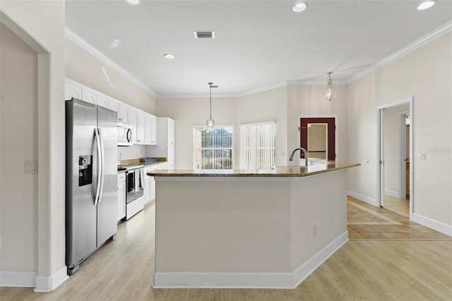 kitchen featuring white appliances, white cabinets, crown molding, an island with sink, and decorative light fixtures