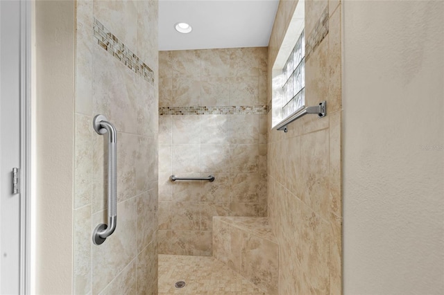 bathroom featuring tiled shower