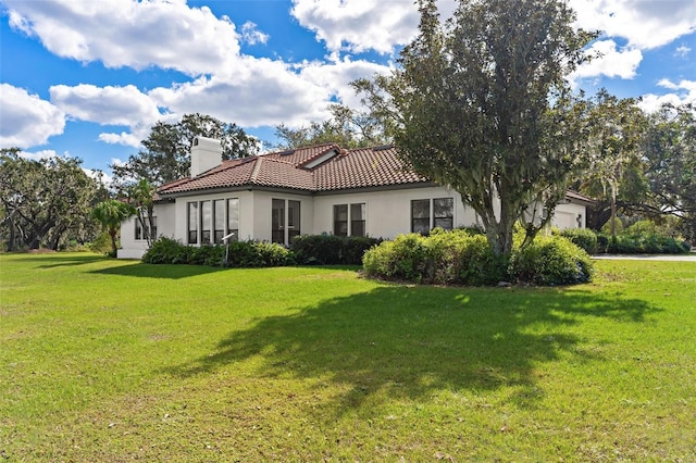 view of side of property featuring a lawn