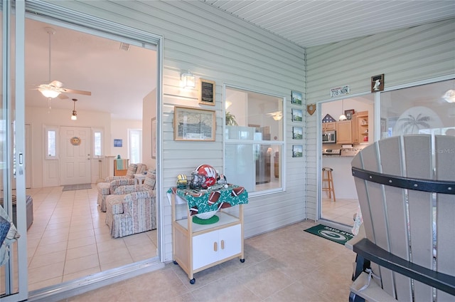 sunroom / solarium with ceiling fan