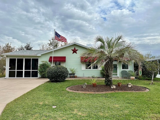 view of front of home with a front lawn