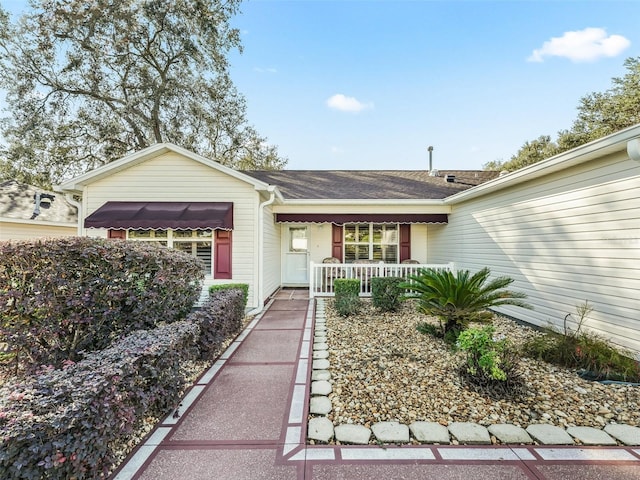 ranch-style house featuring a porch