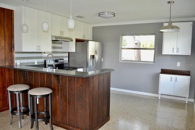 kitchen featuring backsplash, kitchen peninsula, appliances with stainless steel finishes, white cabinets, and ornamental molding