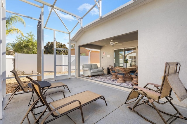 sunroom featuring ceiling fan