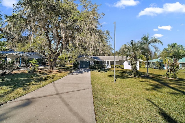 view of front of home featuring a front yard and a garage