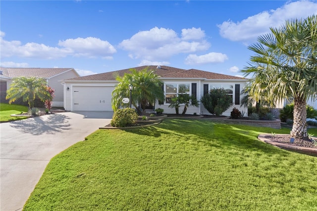 view of front of home featuring a front lawn and a garage