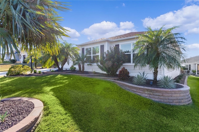 view of front of property with a front yard