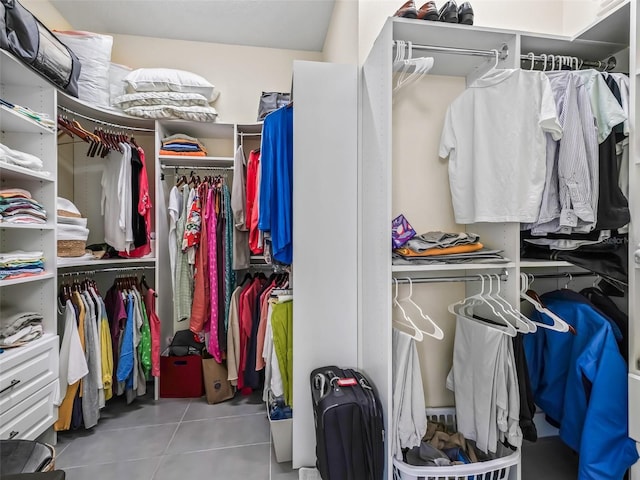 walk in closet featuring light tile patterned floors