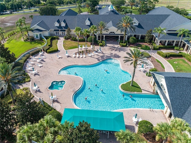 view of swimming pool