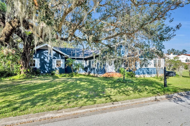 view of front of house with a front lawn