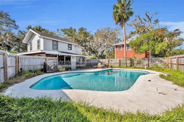 view of swimming pool