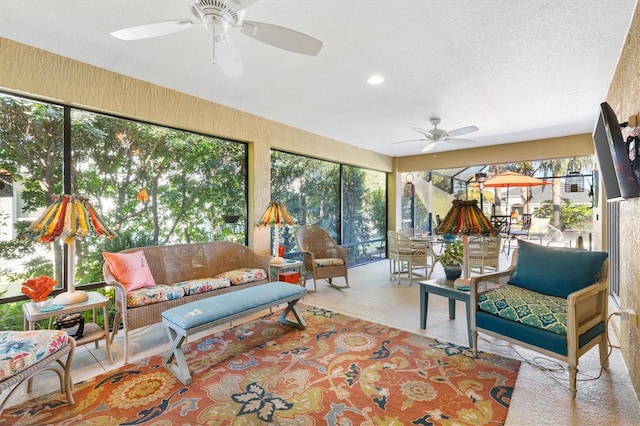 sunroom with ceiling fan