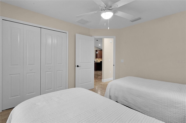 bedroom featuring a ceiling fan, baseboards, visible vents, and a closet