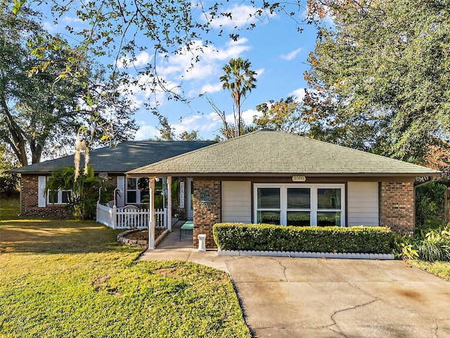 single story home with a front lawn and covered porch