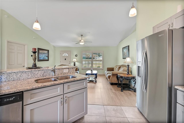 kitchen with sink, light hardwood / wood-style flooring, vaulted ceiling, ceiling fan, and stainless steel appliances