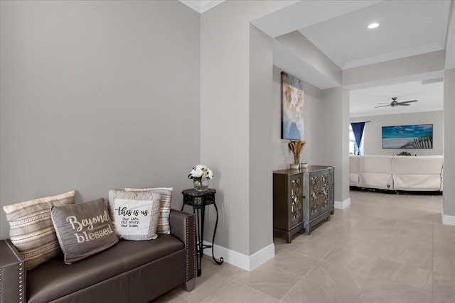 living area featuring crown molding and ceiling fan