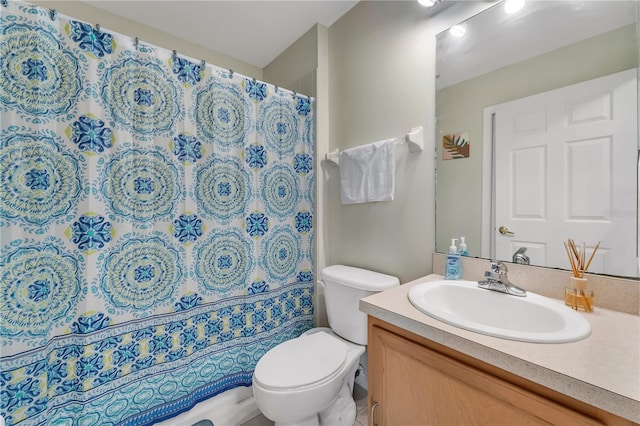 bathroom with a shower with curtain, vanity, and toilet