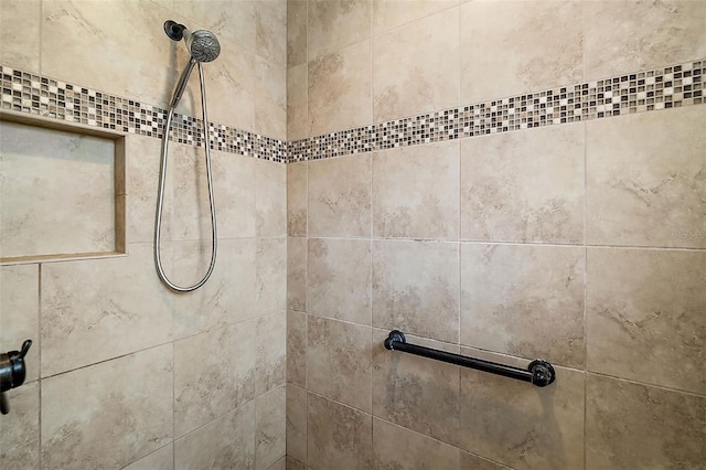 room details featuring tiled shower