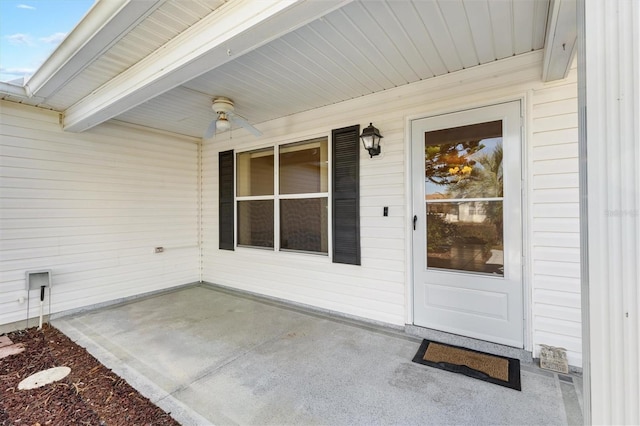 doorway to property with covered porch