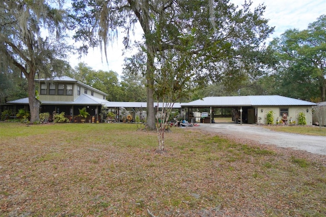 view of yard with a carport