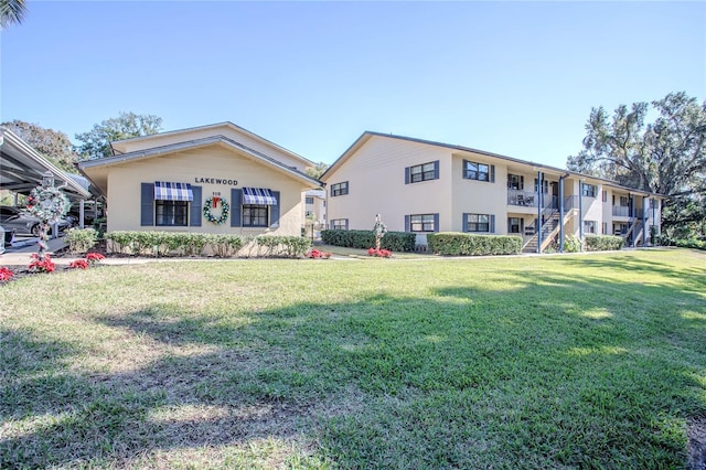 view of front of property with a front yard