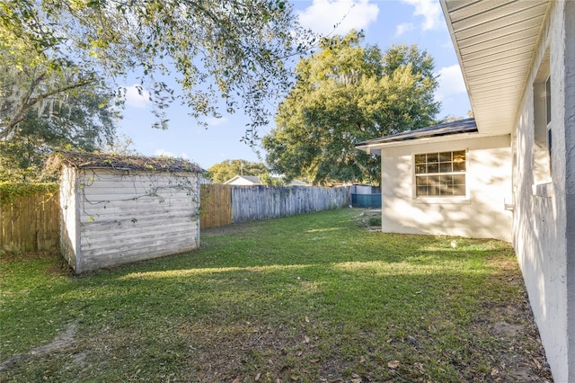 view of yard with a shed