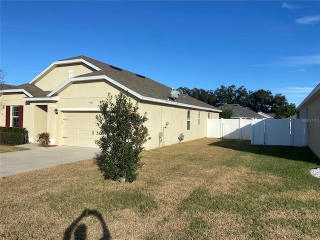 view of side of property featuring a lawn and a garage