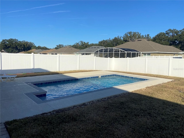 view of swimming pool