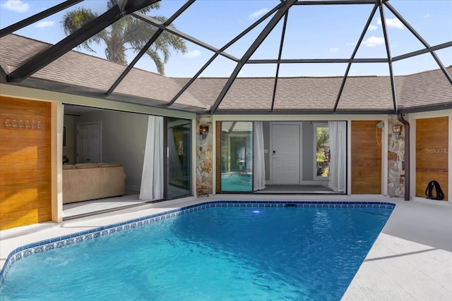 9 Crow Ct, Palm Coast, FL 32137 - outdoor pool with a lanai