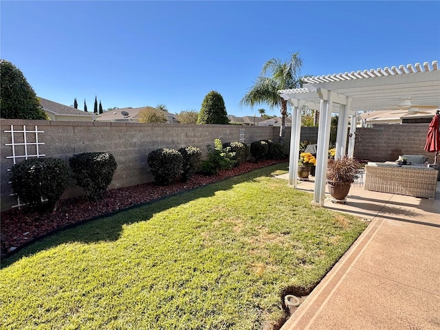 view of yard featuring a pergola