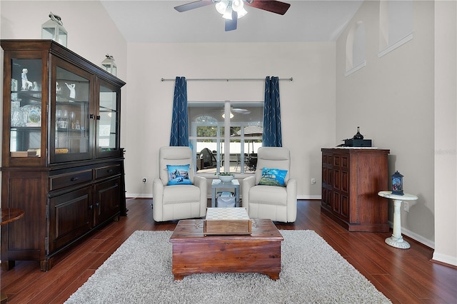 sitting room with dark wood-type flooring and ceiling fan