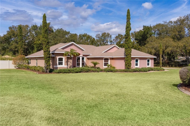 single story home featuring a front lawn