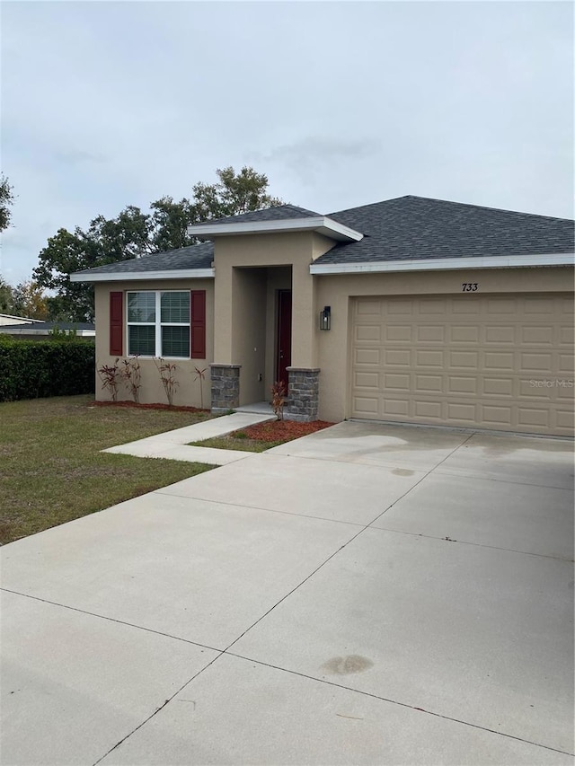 view of front of property featuring a garage and a front yard