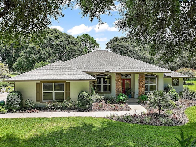 ranch-style home featuring a front lawn