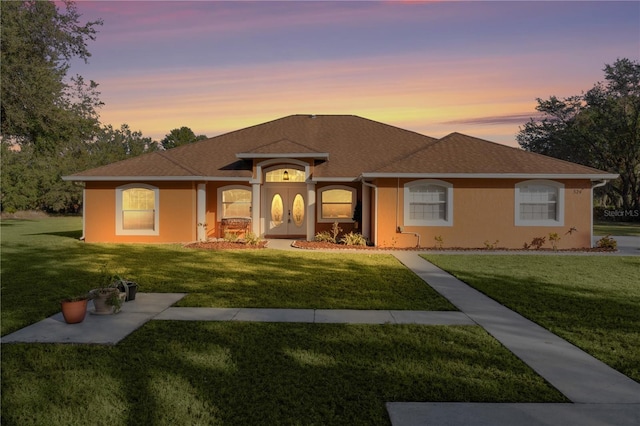 view of front of home featuring a lawn